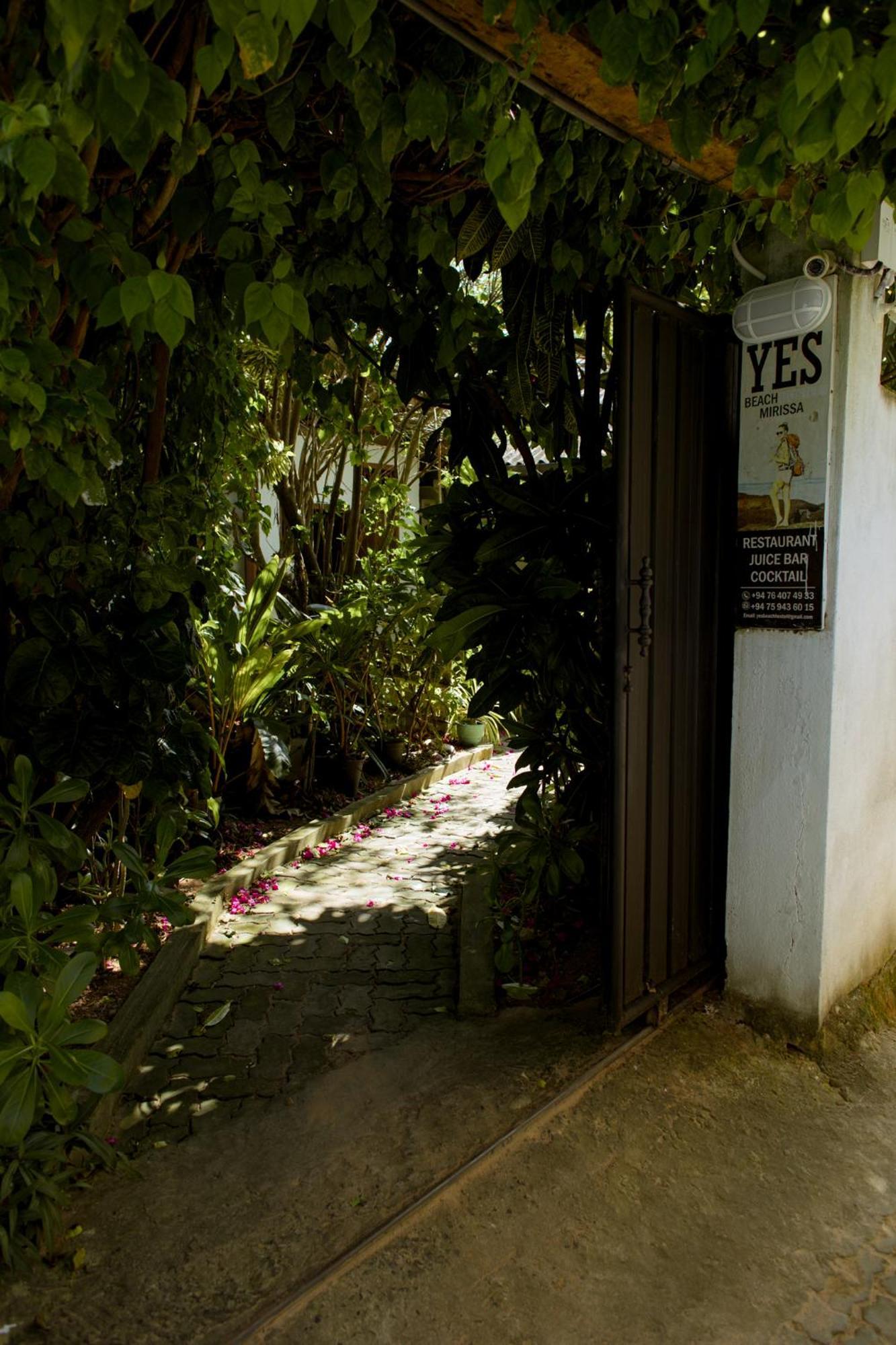 Yes Beach House Mirissa Exterior foto